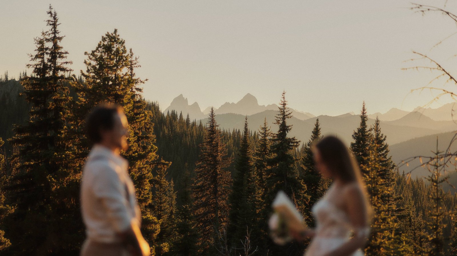 Elopement couple in the Dolomites